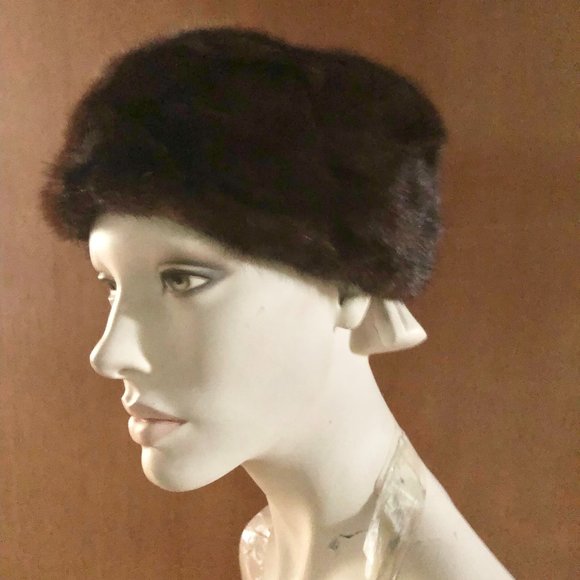 Vintage Mink Pillbox Hat circa 1960s - Picture 3 of 8